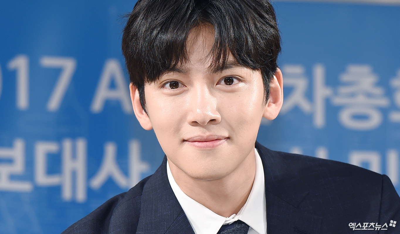 [엑s HD] 지창욱 헤어나올 수 없는 아이컨택