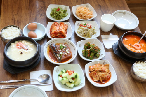 직접 만든 순두부가 빚어내는 참맛…경주 보문단지 맛집 ‘전통맷돌순두부’