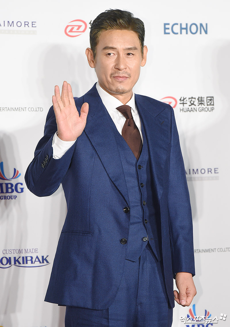 [엑s HD] 설경구 멋진 손인사