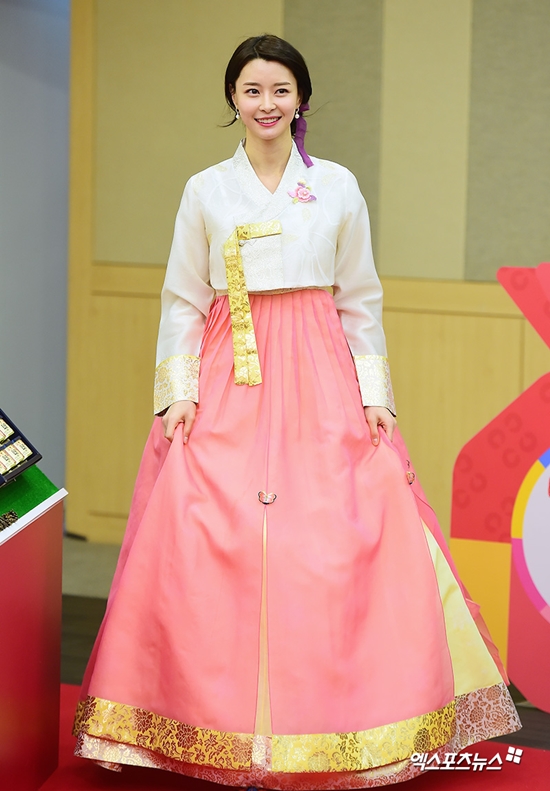 [엑s HD 화보] 나라, 172cm 훤칠한 키 돋보이는 한복 자태 