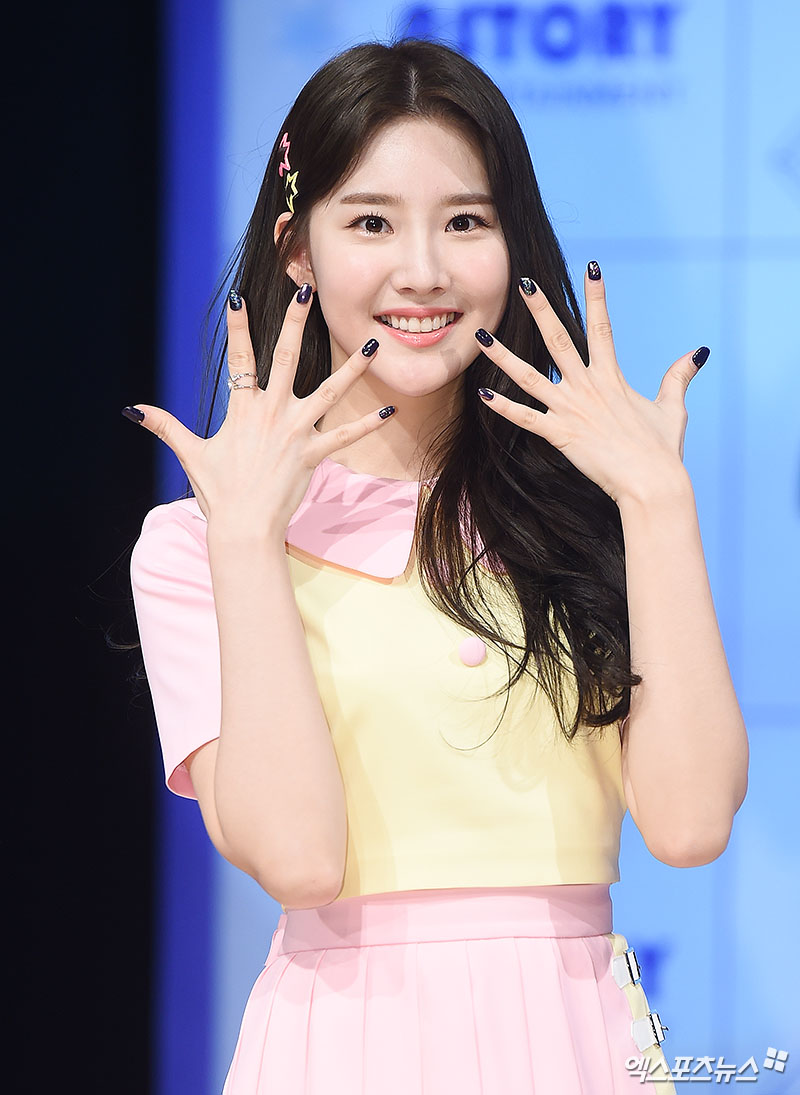 [엑s HD] 페이버릿 서연 꽃미모 자랑