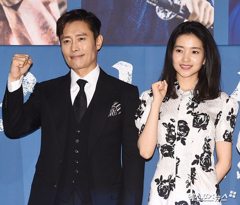[컷스토리] 미스터 션샤인 이병헌X김태리, 드디어 공개된 20살 차 케미