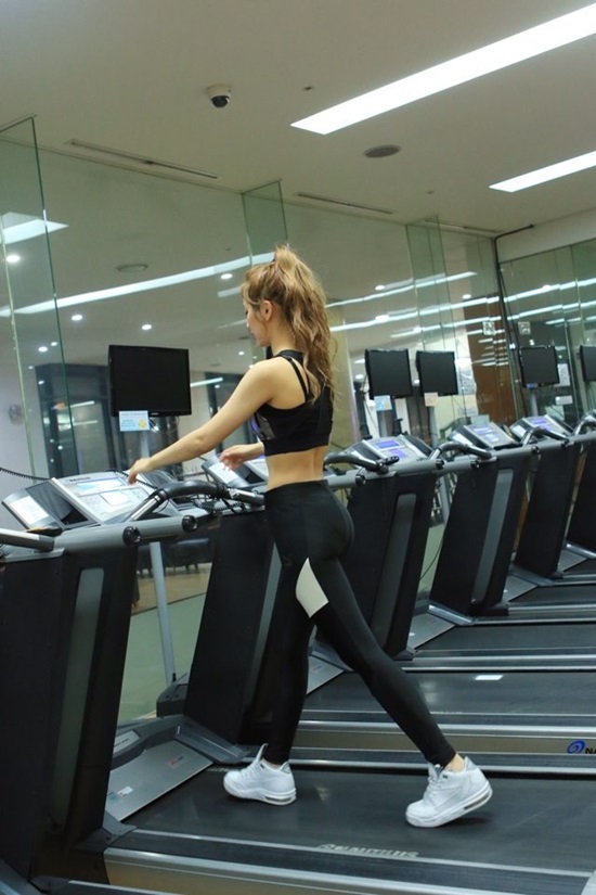 차세대 섹시퀸 핫바디…소희, 운동 삼매경 인증샷