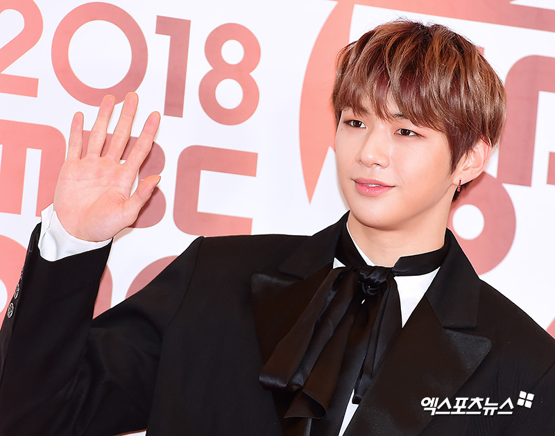 [엑s HD포토] 강다니엘 손만 흔들어도 멋져
