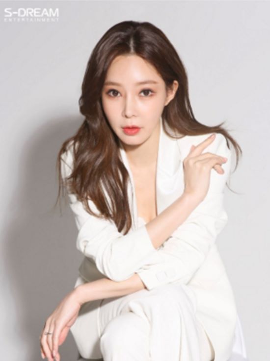 [공식입장] 일라이♥ 지연수, 에스드림이엔티와 전속계약 방송인 새출발