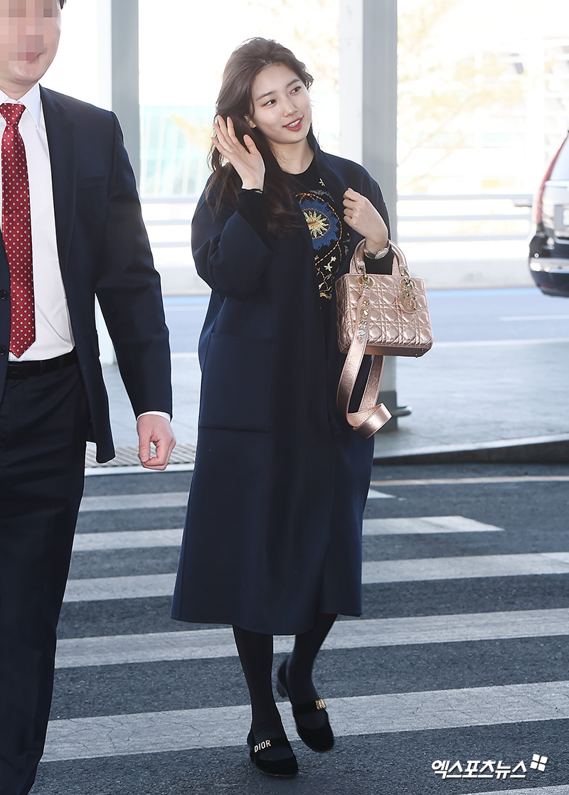수지 파리 잘 다녀올게요[엑s HD포토]