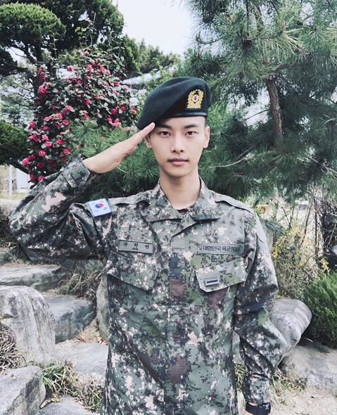 "수료식 잘 마쳤습니다"…빅스 엔, 늠름한 군복 자태 [★해시태그]