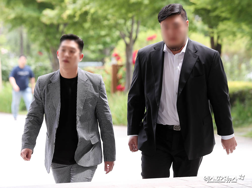 최종범 거구의 경호원과 함께[엑s HD포토]
