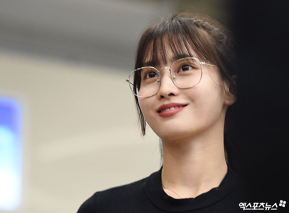 트와이스 모모 안경 하나로 완성한 똑순이 이미지[엑s HD화보]