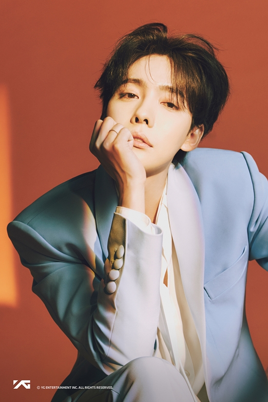 솔로 통했다…위너 김진우, 가온 소매점 앨범차트 1위