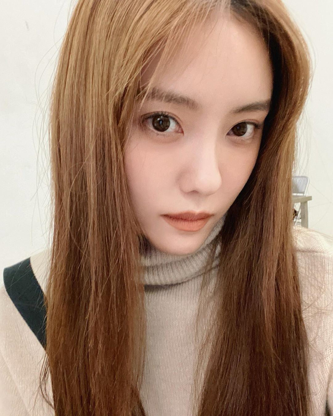 티아라 효민, 갈색 머리도 찰떡 소화하는 완벽 이목구비 [★해시태그]