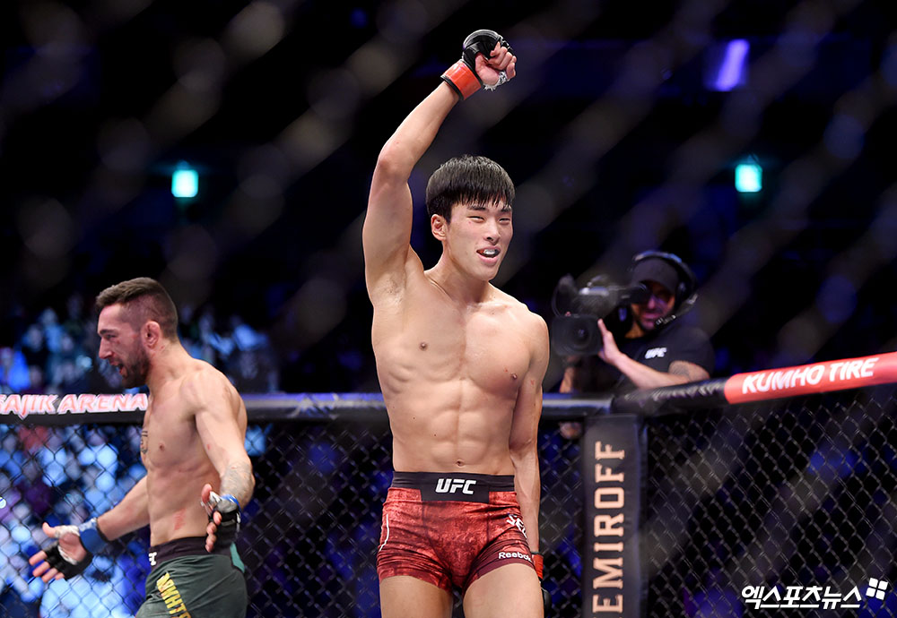 모크타리안 상대로 UFC 첫 승 거둔 최승우[포토]