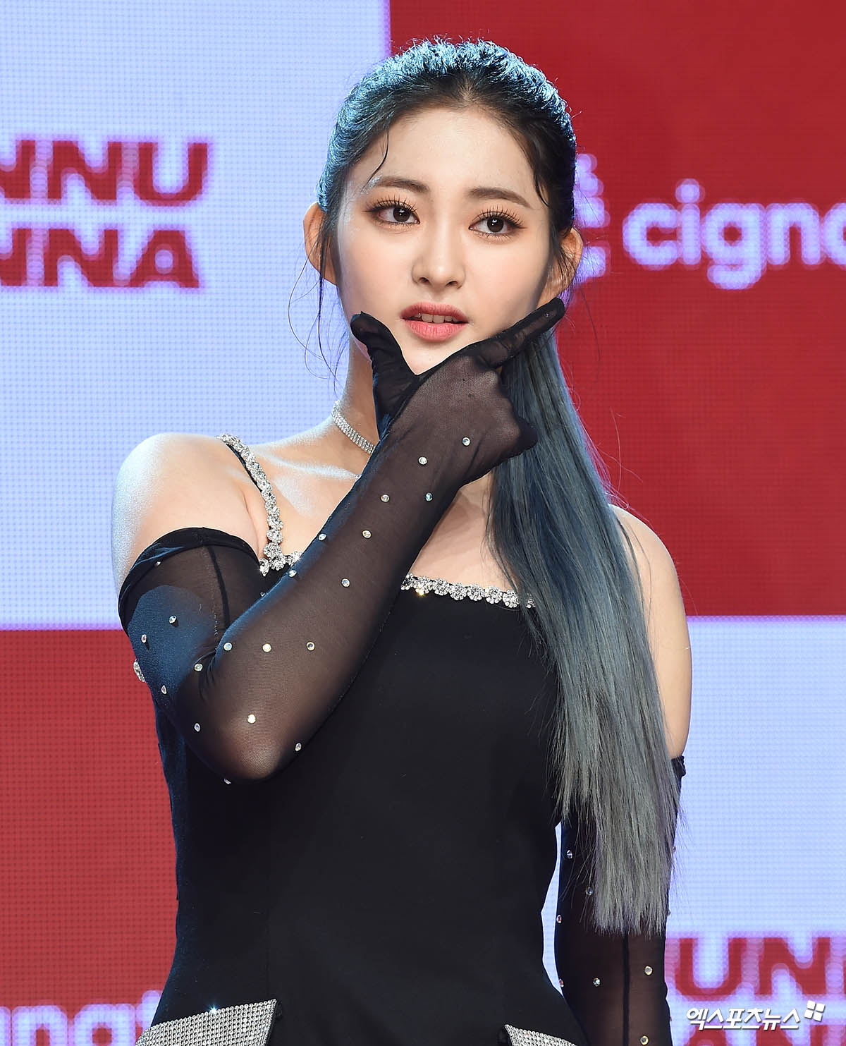 시그니처 세미 작은 얼굴에 꽉찬 미모[엑s HD포토]