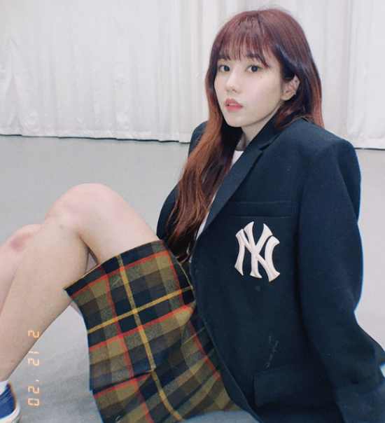 아이즈원 은비, 하의실종 패션으로 치명적인 매력 발산