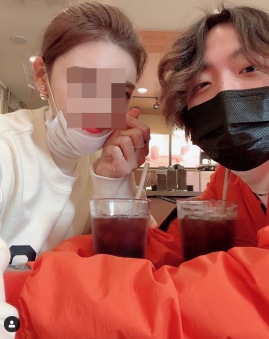 해쉬스완, 미모의 여친과 럽스타그램ing…애정표현도 달달 [★해시태그]