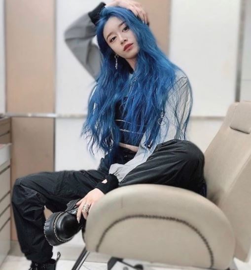 한예슬, 청록색 헤어도 완벽 소화…티아라 지연에 호화 생일파티 선사[★해시태그]