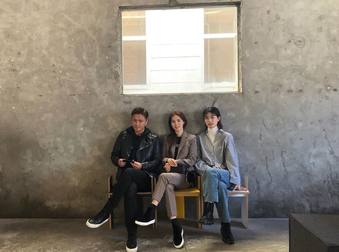 1+1=3…진태현, ♥박시은·딸 다비다와 다정한 가족사진 [★해시태그]