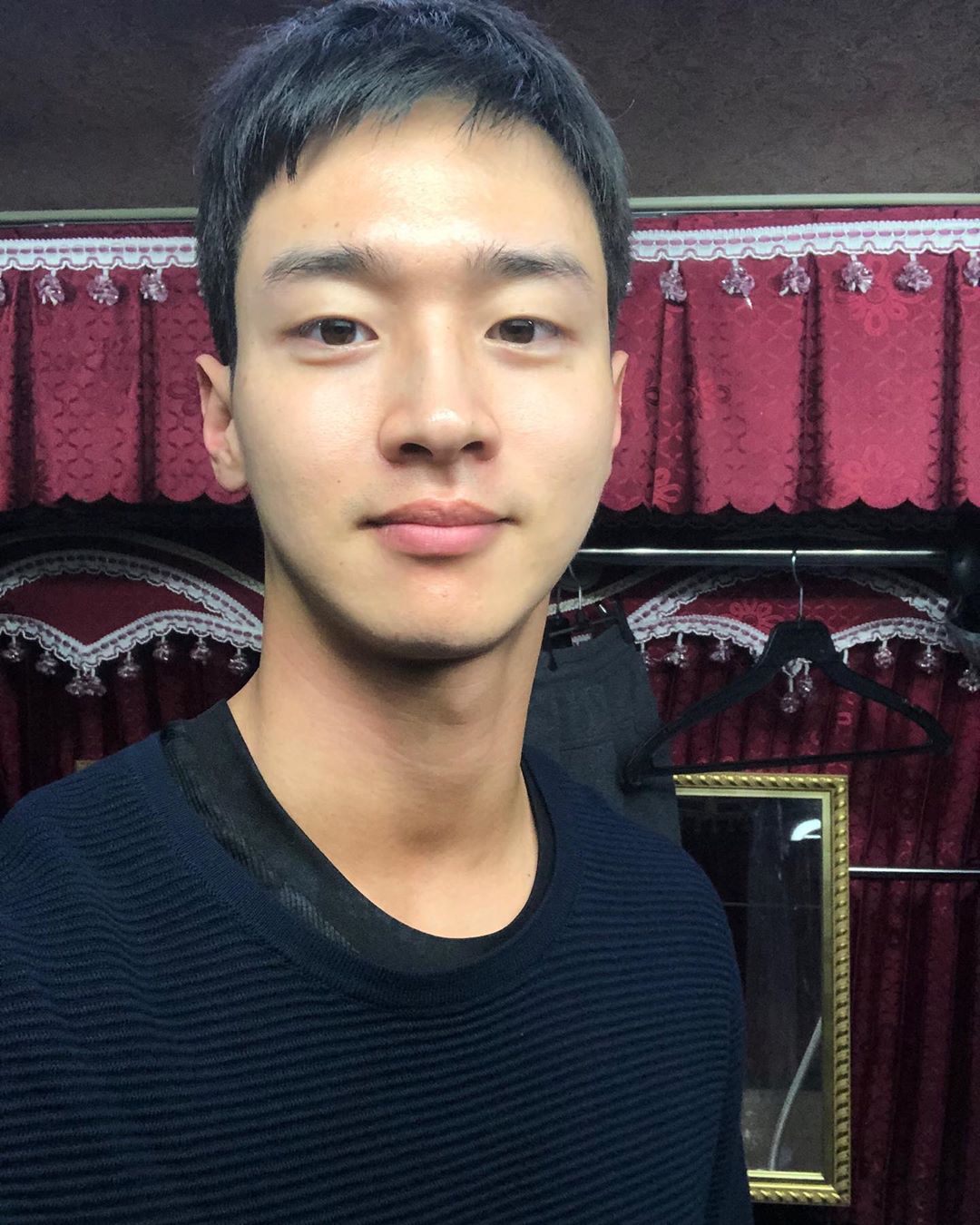 장동윤, 막 찍어도 잘생긴 비주얼…써치 열심히 촬영 중 [★해시태그]