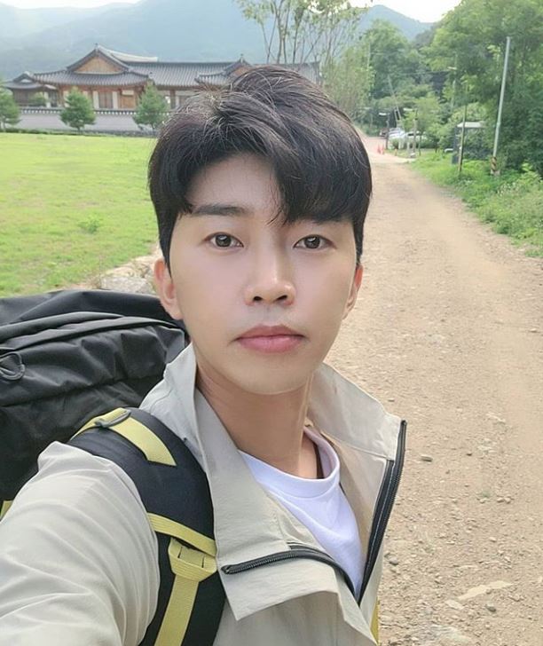 임영웅, 아침부터 눈호강 시켜주는 훈훈한 셀카…역시 포천 멋쟁이[★해시태그]