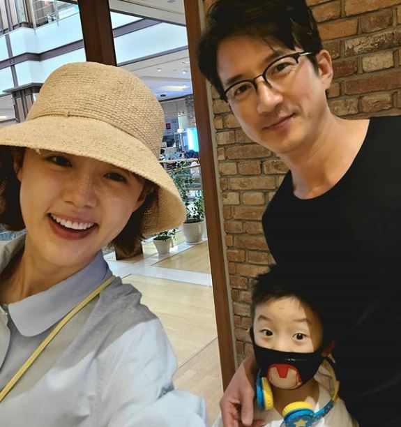 정준호♥이하정, 첫째 시욱과 셋만의 나들이…둘째는 친정엄마 찬스[★해시태그]