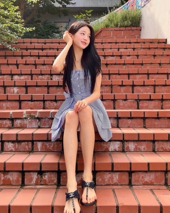 아이즈원 장원영, 생일을 맞이한 꿀벌의 빛나는 미모 [in스타]