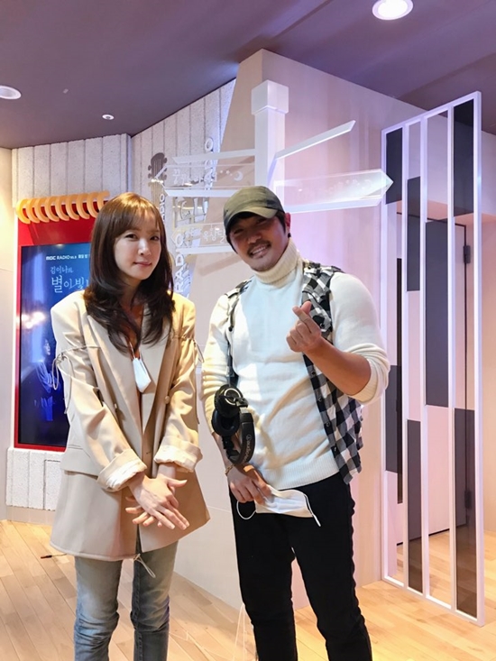 별밤 KCM “코로나19로 가수들 노래할 곳 없어” 생방 중 라이브