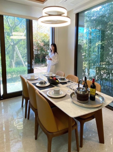김우리, 으리으리 제주집 공개…아침부터 채광 가득·방마다 욕실 [★해시태그]