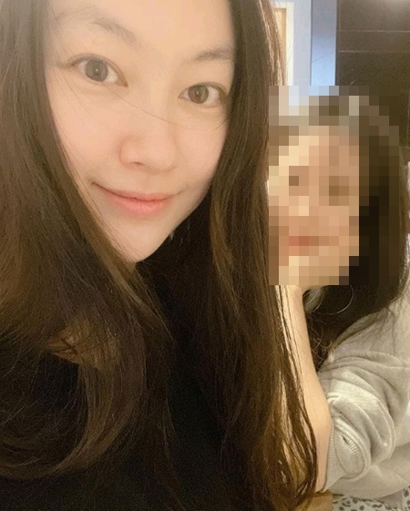 신애, 활동 중단 후 육아 근황…40세 애셋맘의 밝은 미소 오랜만에 [★해시태그]