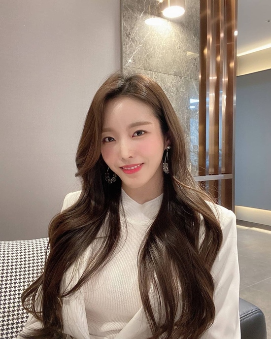 박성연, 물오른 복숭아 미모…발그레 두 볼에 심쿵 [★해시태그]