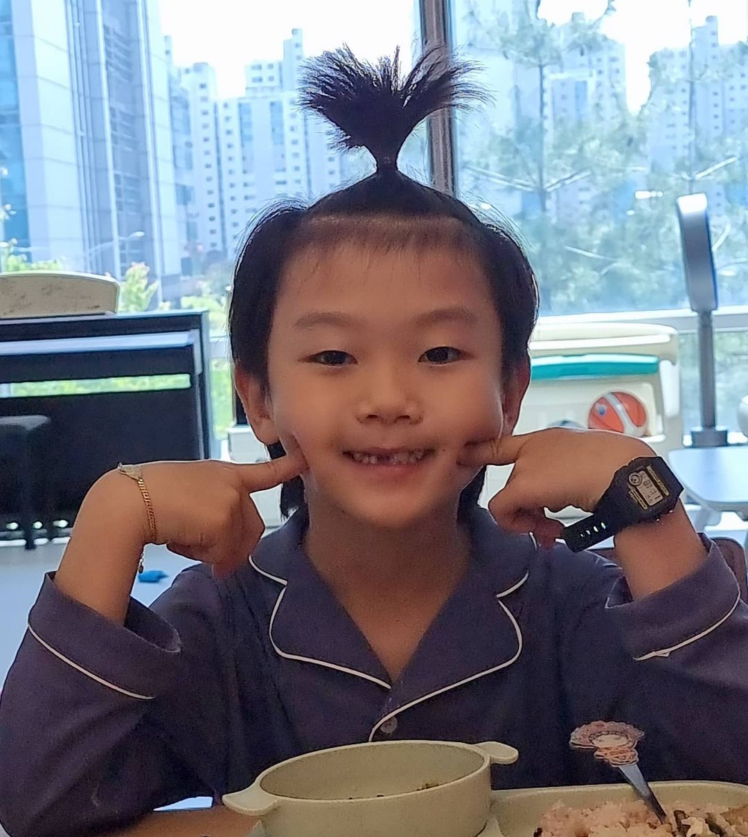 이동국 막내아들 시안, 8세 초딩 앞니 빠진 근황 더 귀여워졌어
