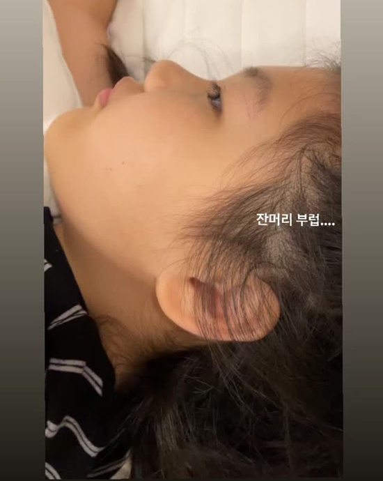 엄태웅♥ 윤혜진, 9살 딸 쓰담쓰담 다정한 손길…잔머리 부러워
