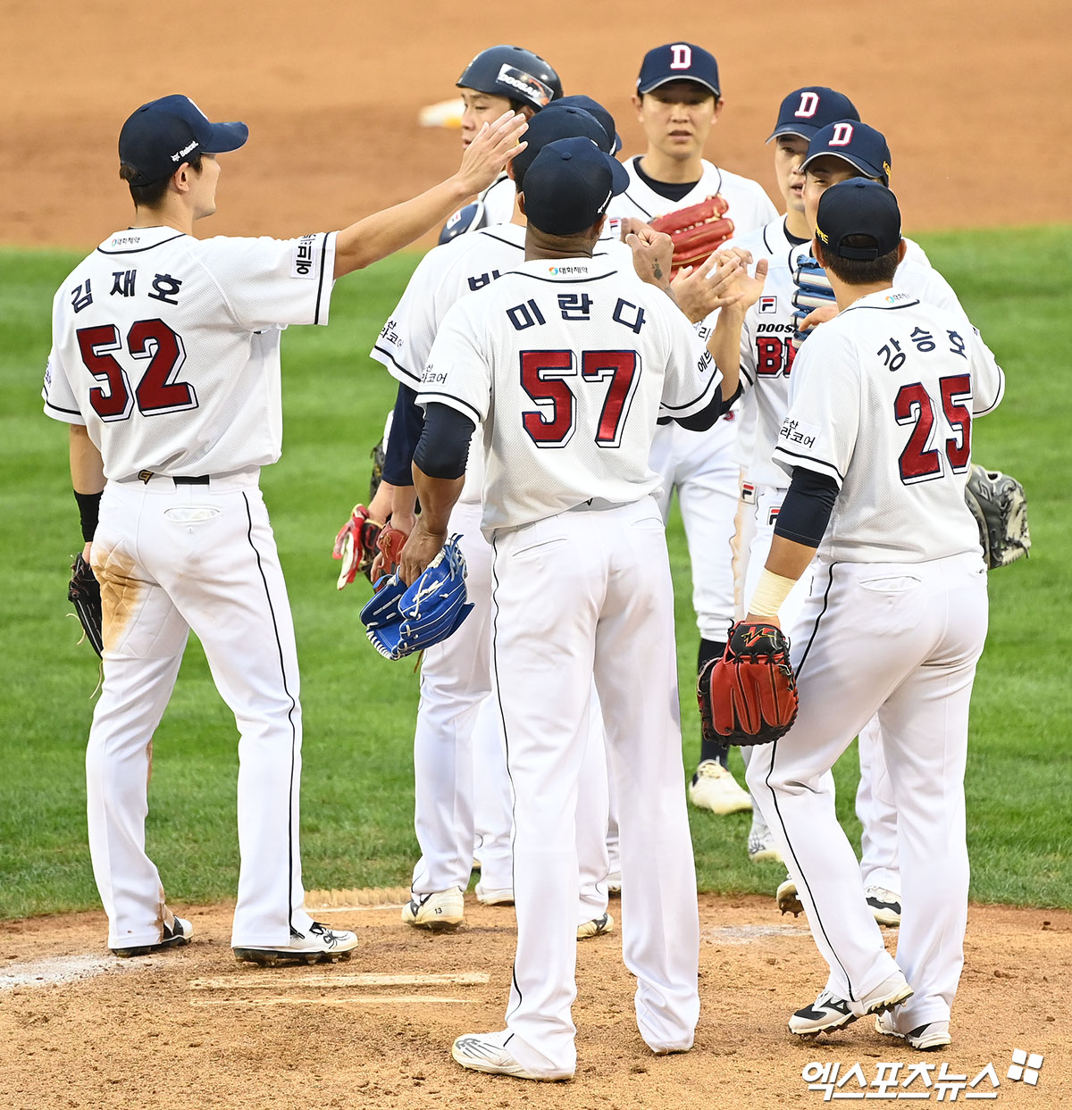 두산 KIA에 5:0 승리[포토]