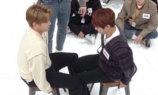 골든차일드 홍주찬 vs 배승민, 자존심 건 허벅지 씨름 (아돌라스쿨)
