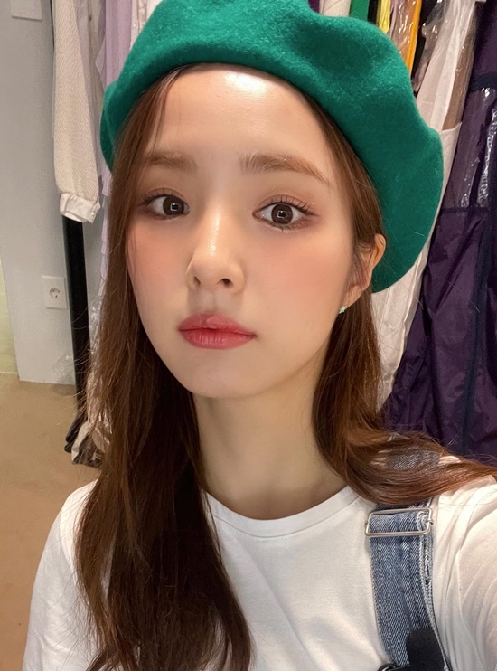 신세경, 이렇게 보니 꾸러기 같네…베레모 쓴 세경씨