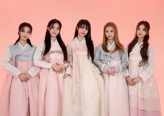 woo!ah!(우아!), 2022년 설 연휴 한복 인사 “‘팬들 만날 그날 빨리 오길”
