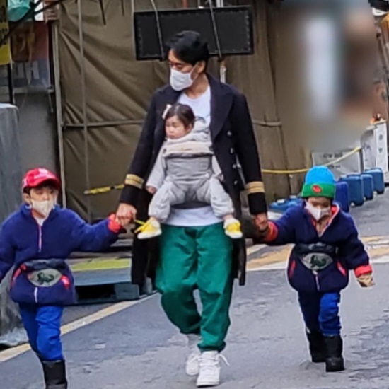 12세 연하♥ 신현준, 행복한 삼남매 육아…패션 놓치고 싶지 않아