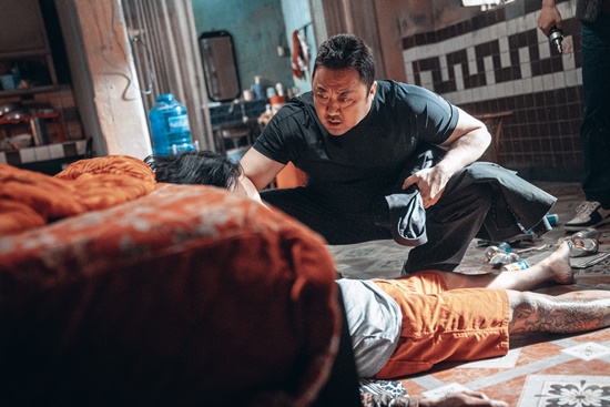 범죄도시2 마동석, 괴물형사 마석도로 컴백…국경 없는 K-히어로 활약