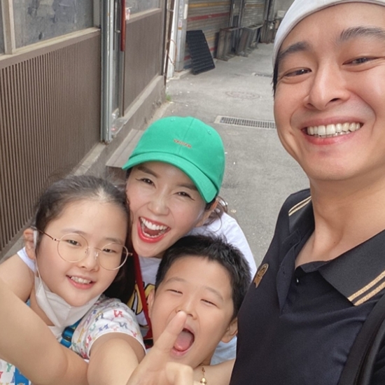 한창♥ 장영란, 신발 벗고 맨발로 등산…멋 부리다 발목 아작날 뻔
