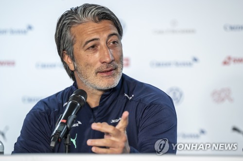 스위스 감독, 스페인 17세 신성 향해 살살 해줬으면