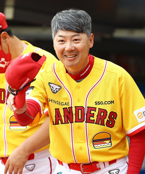 생일에 웃은 김원형 감독 추신수, 야구는 9회말 2아웃부터라는 걸 증명했다
