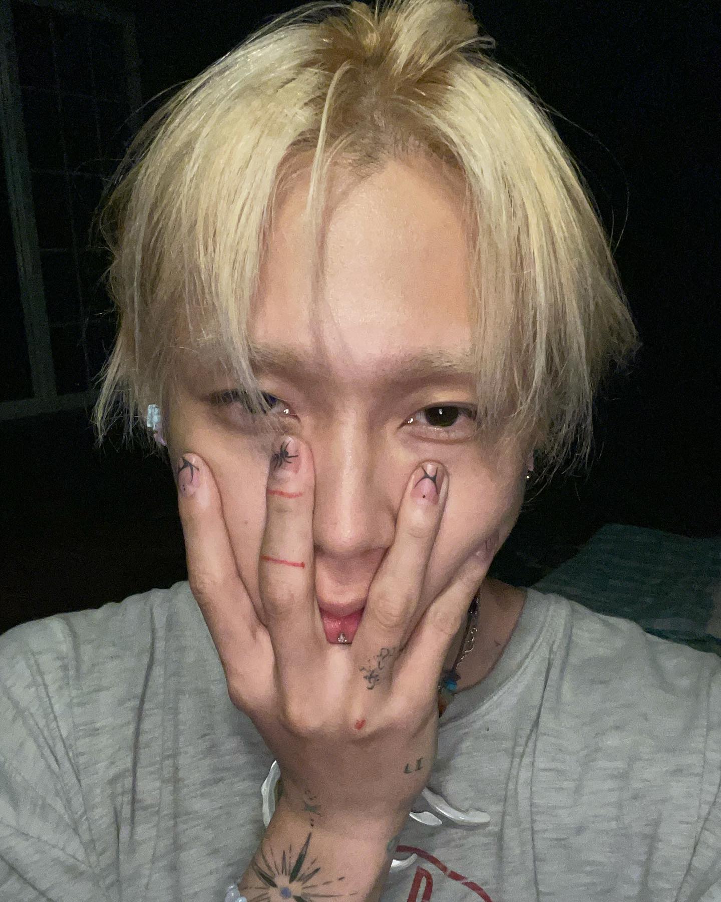 현아♥ 던, 손톱에까지 타투를…너무 힙한 비주얼
