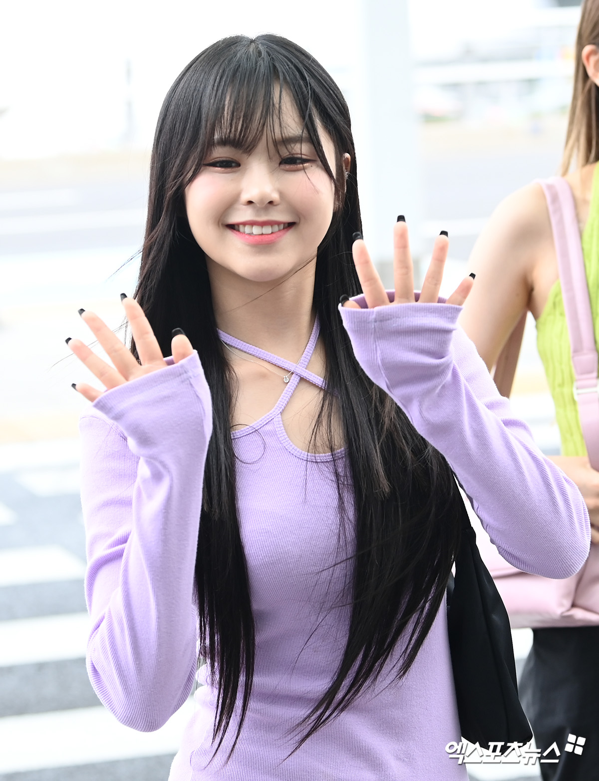 에버글로우 이유 귀여운 꽃미소[엑s HD포토]