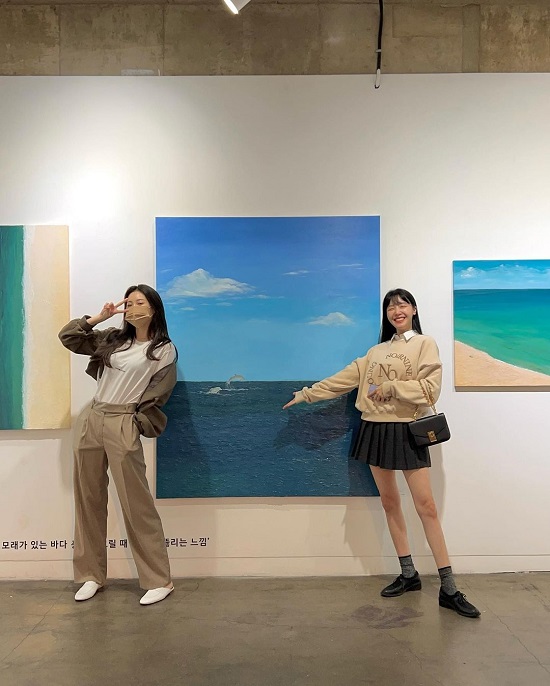 걸스데이 민아, 유라 개인전 방문…유라 우리빵♥ 애정