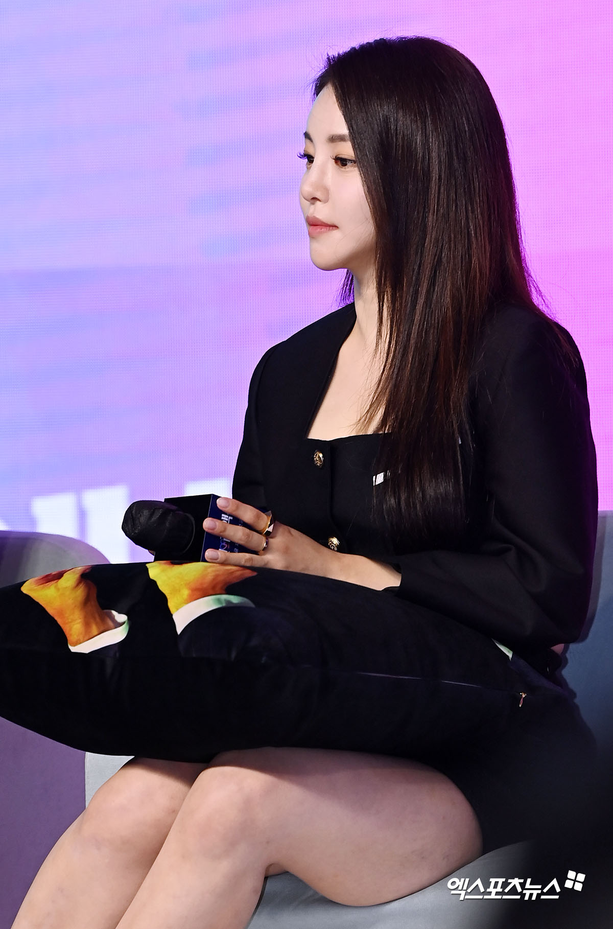 더 예뻐졌네 브레이브걸스 유정 꼬북좌의 빛나는 미모[엑s HD화보]