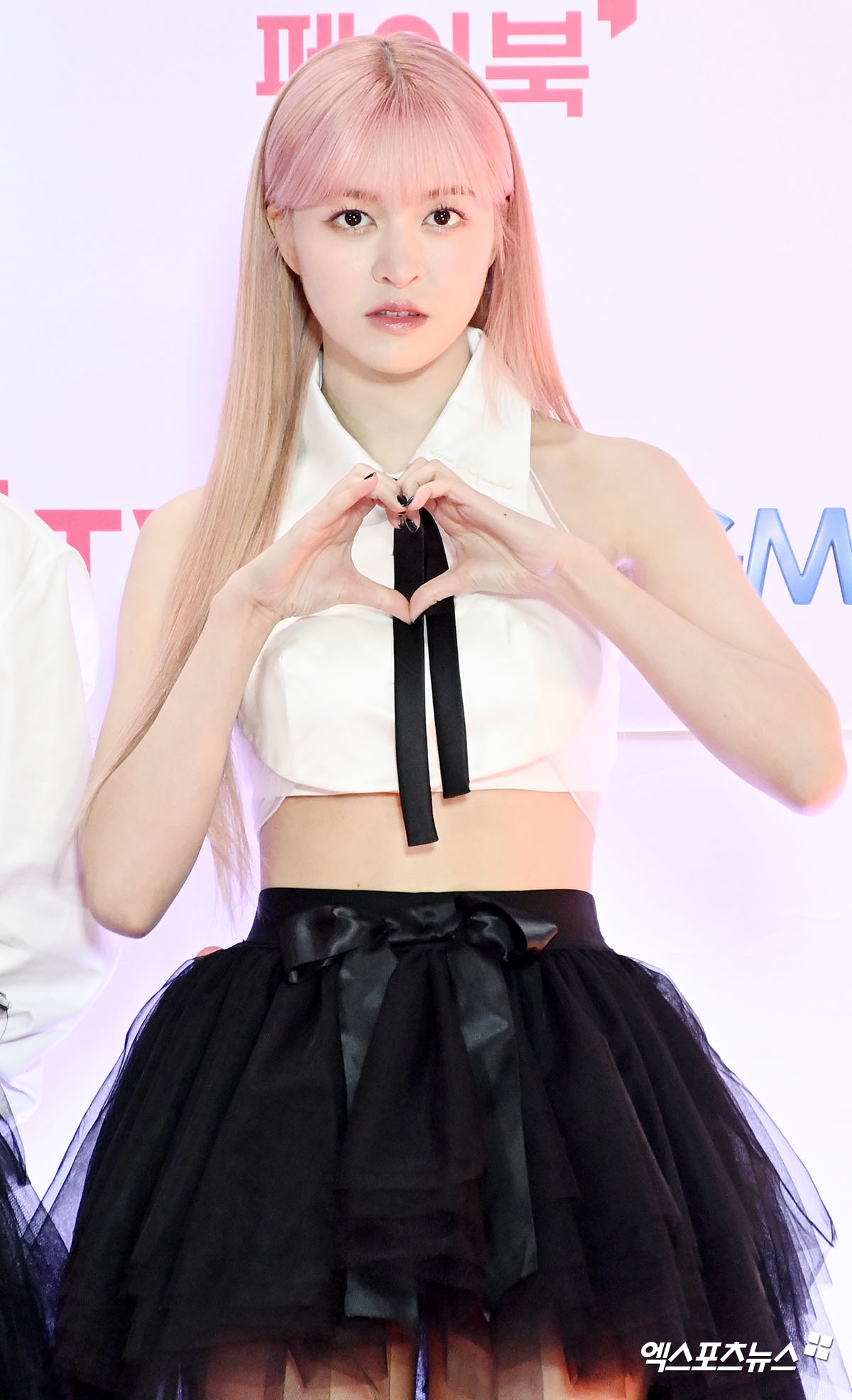 엔믹스 릴리 군살없는 허리라인[엑s HD포토]
