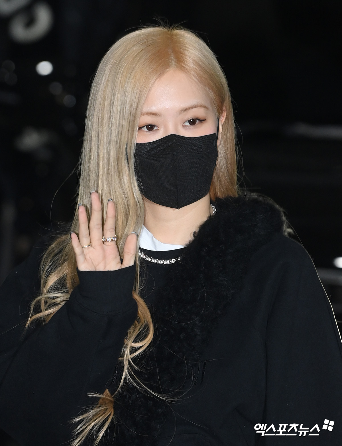 블랙핑크 로제 금발 인형미모[엑s HD포토]