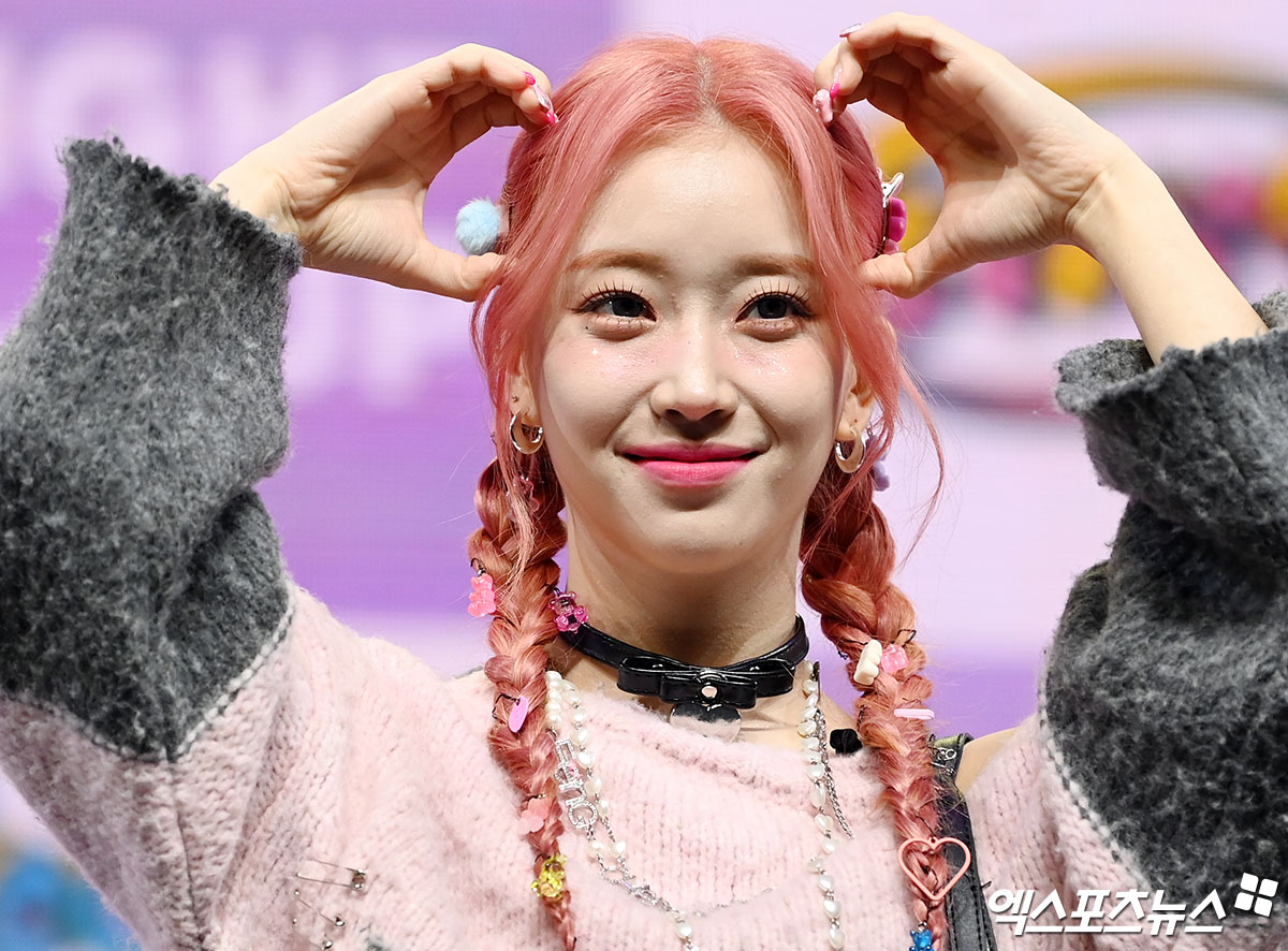 스테이씨 수민 머리에 뿔 대신 하트[엑s HD포토]