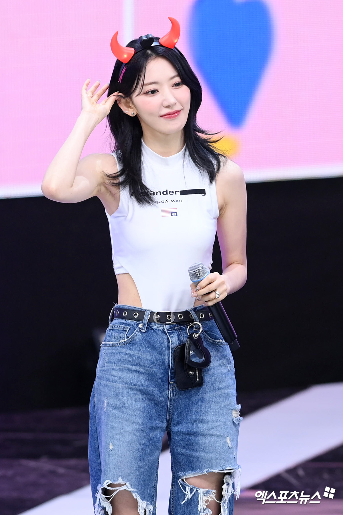 르세라핌 사쿠라 피어나에게 완전 감동[엑s HD포토]