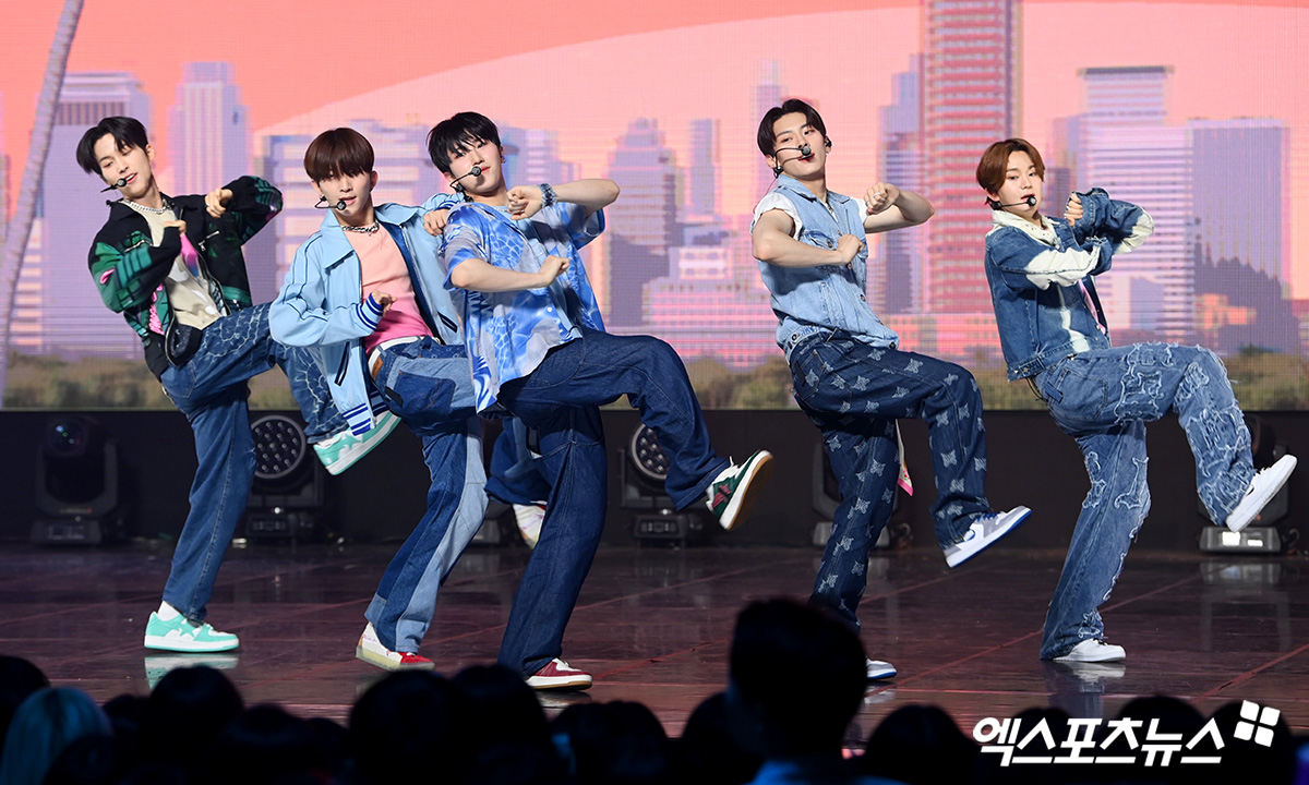 더뉴식스 킥~[엑s HD포토]