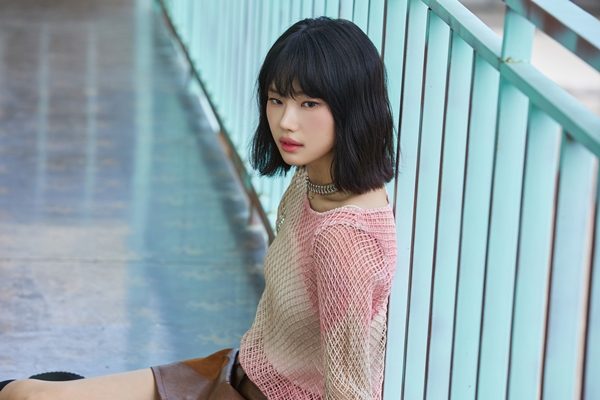 이지카이트, 오늘(22일) 자작곡 HEY 발매…흑화한 음색 여신